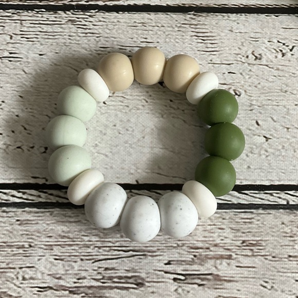 4/$20!!  Boutique Baby Round Silicone Teether Toy - Picture 4 of 5